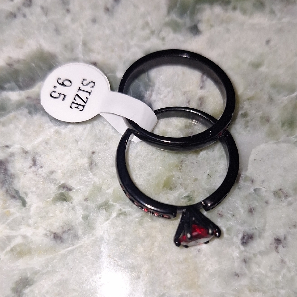Elegant Goth Red and Black Women's Ring Set - Picture 4 of 8